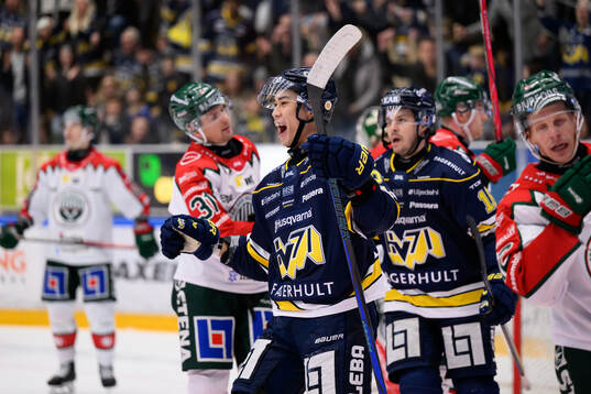 HV71s Jonathan Ang jublar