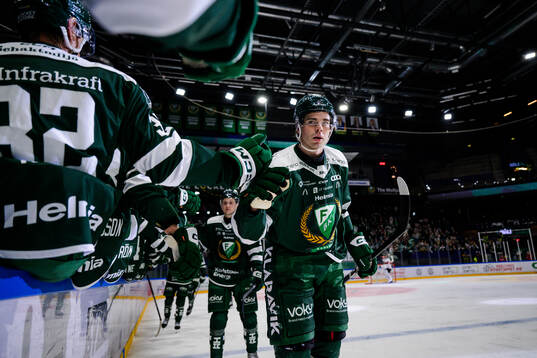 Färjestads Viktor Lodin jublar