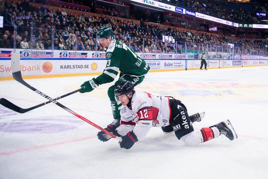 Färjestads Adam Ollas Mattsson och Malmö Redhawks Linus