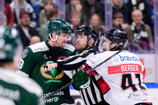 Färjestads Adam Ollas Mattsson och Malmö Redhawks Joseph