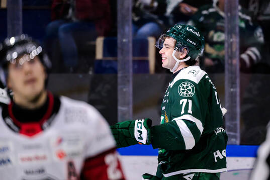 Färjestads Viktor Lodin jublar