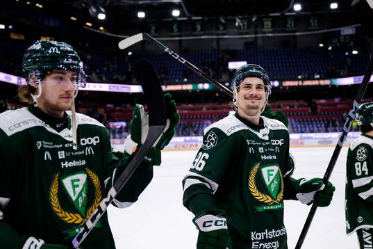 Färjestads David Tomasek jublar