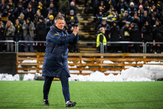 s chefstränare Mikkjal Thomassen