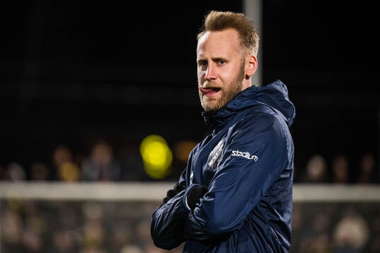 s assisterande tränare Nils Heingård