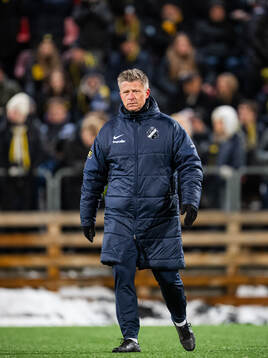 s chefstränare Mikkjal Thomassen