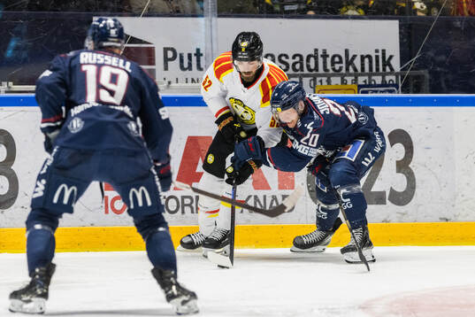 Brynäs Jack Kopacka och Linköpings Johan Johnsson