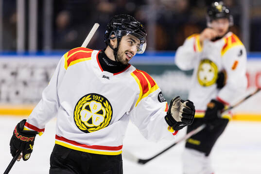 Brynäs Bobby Trivigno jublar