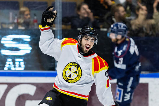 Brynäs Bobby Trivigno jublar