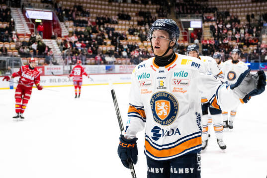 Växjös Hugo Gustafsson jublar