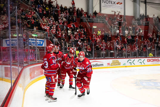 Timrås Filip Hållander jublar