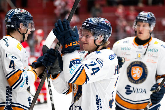 Växjös Karl Henriksson jublar