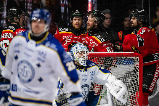 Luleås Brendan Shinnimin och Linus Omark jublar