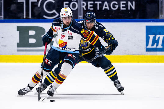 Djurgårdens Albin Grewe och Södertäljes Olli Vainio