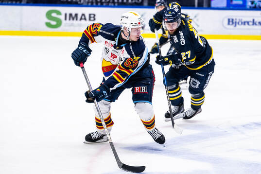 Djurgårdens David Blomgren och Södertäljes Daniel Norbe