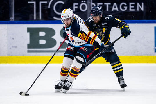 Djurgårdens Albin Grewe och Södertäljes Olli Vainio