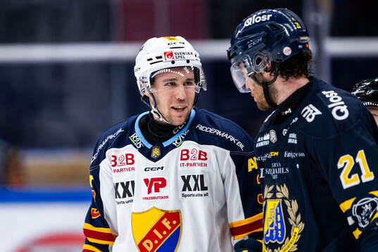 Djurgårdens August Berg och Södertäljes Nolan Stevens
