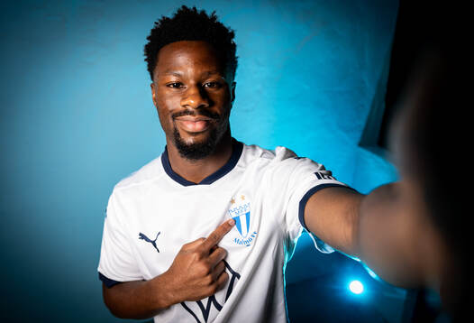Malmö FF presenterar Emmanuel Ekong som ny spelare