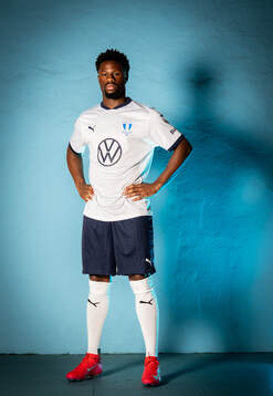 Malmö FF presenterar Emmanuel Ekong som ny spelare