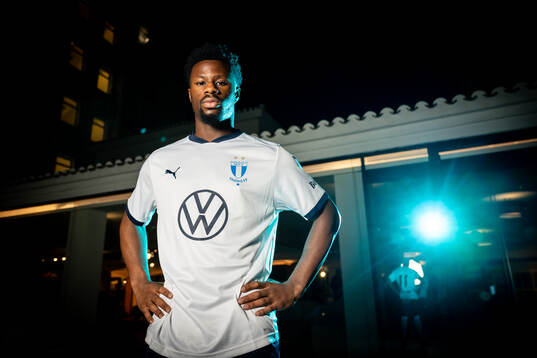 Malmö FF presenterar Emmanuel Ekong som ny spelare