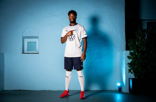 Malmö FF presenterar Emmanuel Ekong som ny spelare