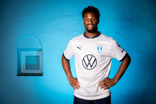Malmö FF presenterar Emmanuel Ekong som ny spelare