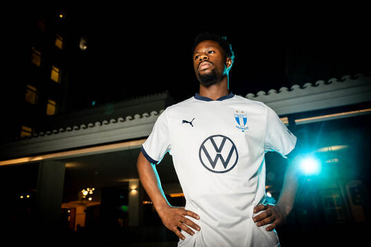 Malmö FF presenterar Emmanuel Ekong som ny spelare