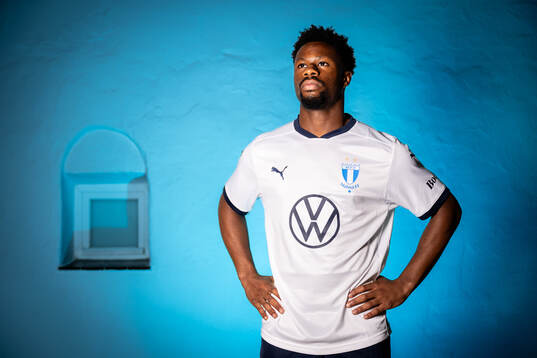Malmö FF presenterar Emmanuel Ekong som ny spelare