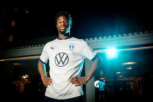 Malmö FF presenterar Emmanuel Ekong som ny spelare