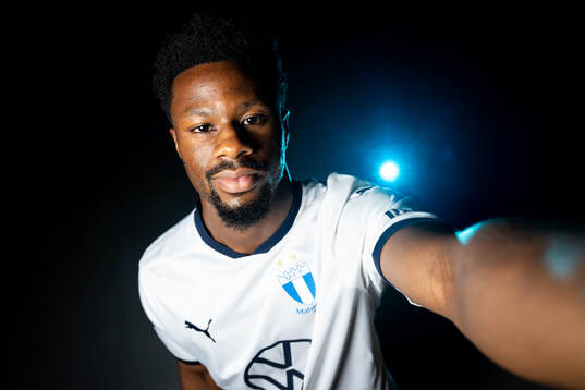 Malmö FF presenterar Emmanuel Ekong som ny spelare