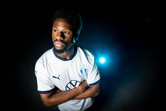 Malmö FF presenterar Emmanuel Ekong som ny spelare