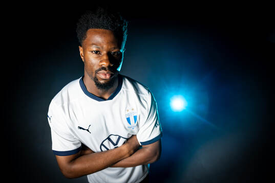 Malmö FF presenterar Emmanuel Ekong som ny spelare