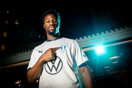 Malmö FF presenterar Emmanuel Ekong som ny spelare