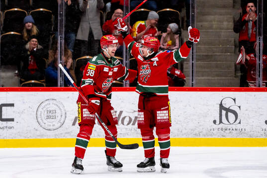 Modos Jesper Olofsson jublar