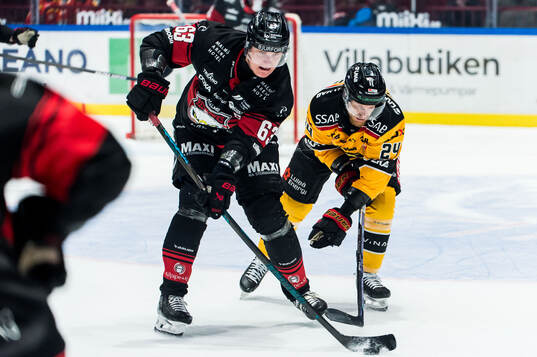 Malmö Redhawks Fredrik Händemark och Luleås Brendan