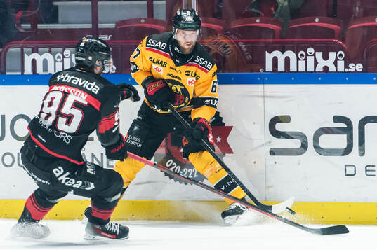 Luleås Linus Omark och Malmö Redhawks Carl Persson