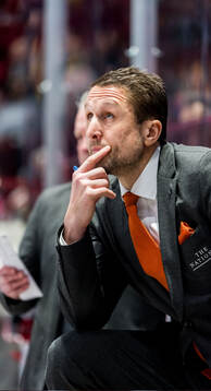 Malmö Redhawks tränare Tomas Kollar deppar