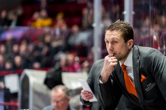 Malmö Redhawks tränare Tomas Kollar deppar