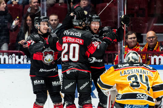 Malmö Redhawks Thomas Berg Paulsen och Robin Salo jublar