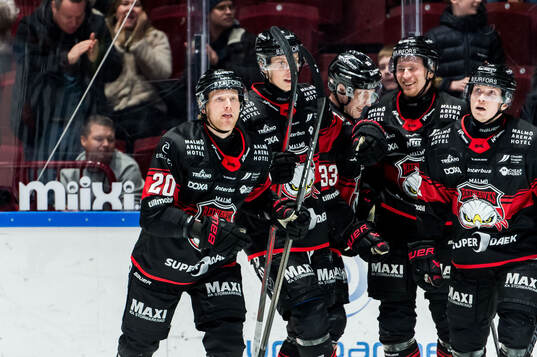 Malmö Redhawks Thomas Berg Paulsen jublar