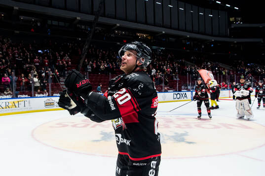Malmö Redhawks Thomas Berg Paulsen jublar