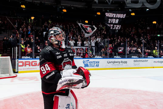 Malmö Redhawks målvakt Marek Langhamer jublar