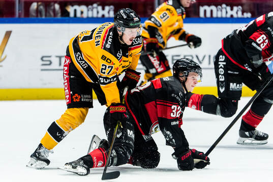 Luleås Oskari Laaksonen och Malmö Redhawks Joona Ikonen