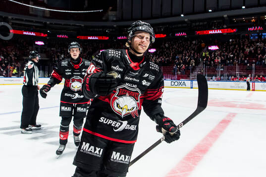Malmö Redhawks Thomas Berg Paulsen jublar