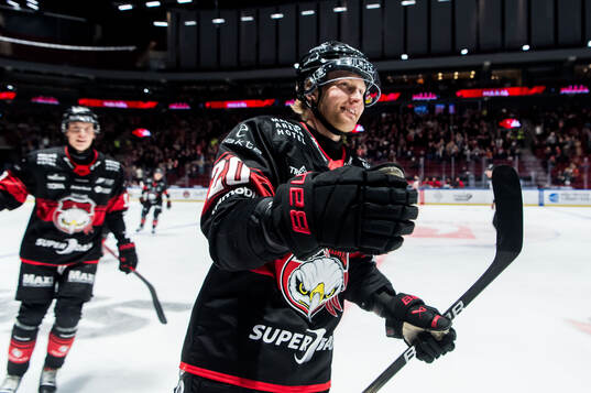 Malmö Redhawks Thomas Berg Paulsen jublar