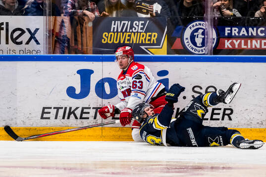 HV71s Måns Lindbäck och Timrås Elmeri Eronen