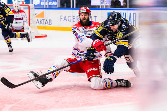 Timrås Per Svensson och HV71s Tanner Kero