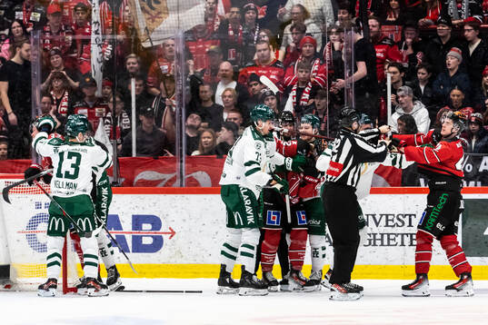 Färjestads Magnus Nygren och Örebros Melvin Fernström