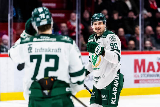 Färjestads David Tomasek jublar