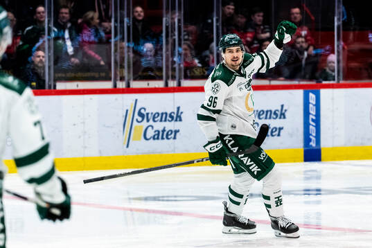 Färjestads David Tomasek jublar