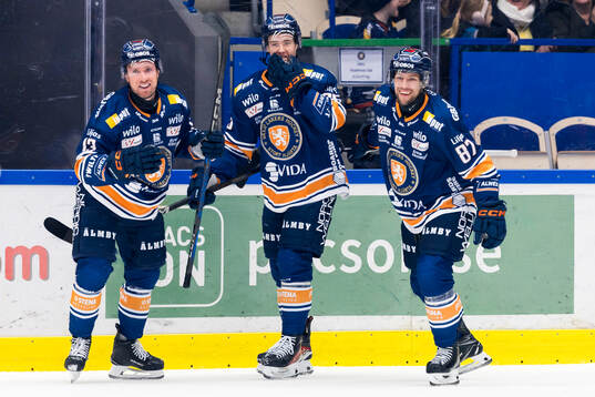 Växjös Robert Rosén jublar